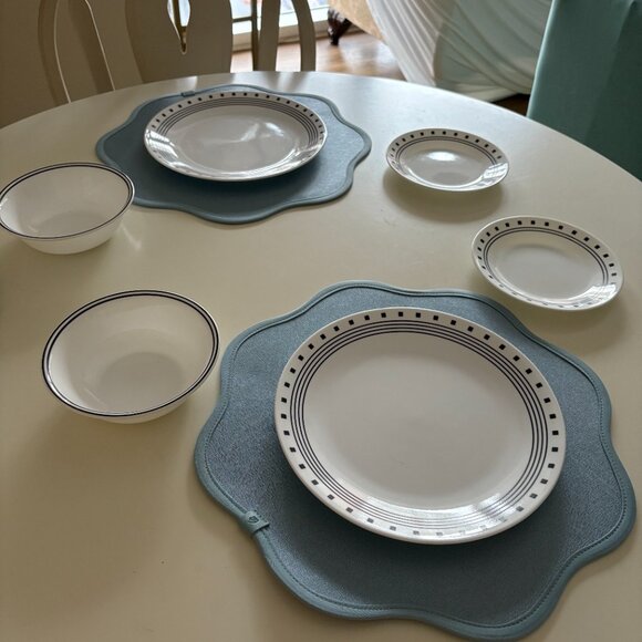 White dish set with navy detaililng - Picture 3 of 8